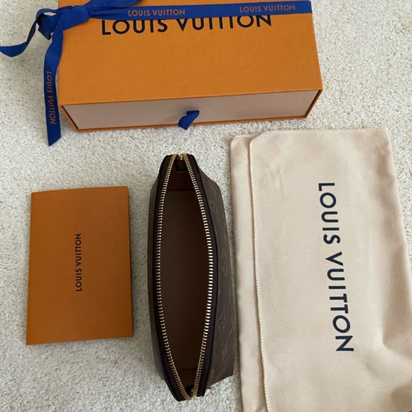 Louis Vuitton Cosmetic Pouch - Picture 10 of 11